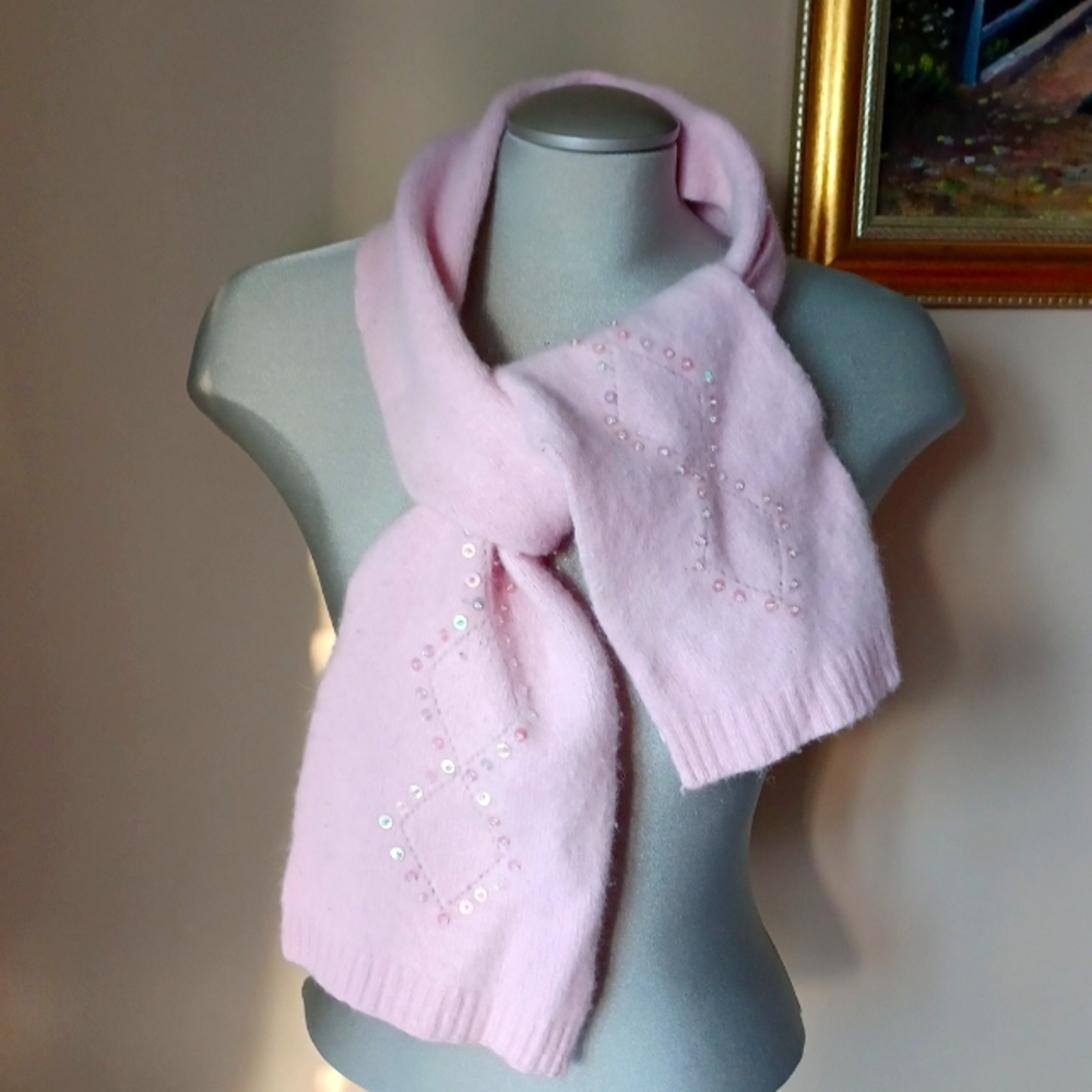 Pink wool Scarves - Picture 1 of 5